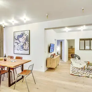 & Stylish Renovated Parisian / 6-8 Guests Appartement