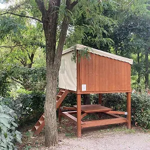 https://camping-la-charderie.hotels-rhonealpes.com